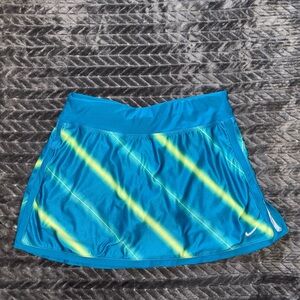 Nike Women’s Dri-Fit Skort Size S with slits on both sides no pockets.
